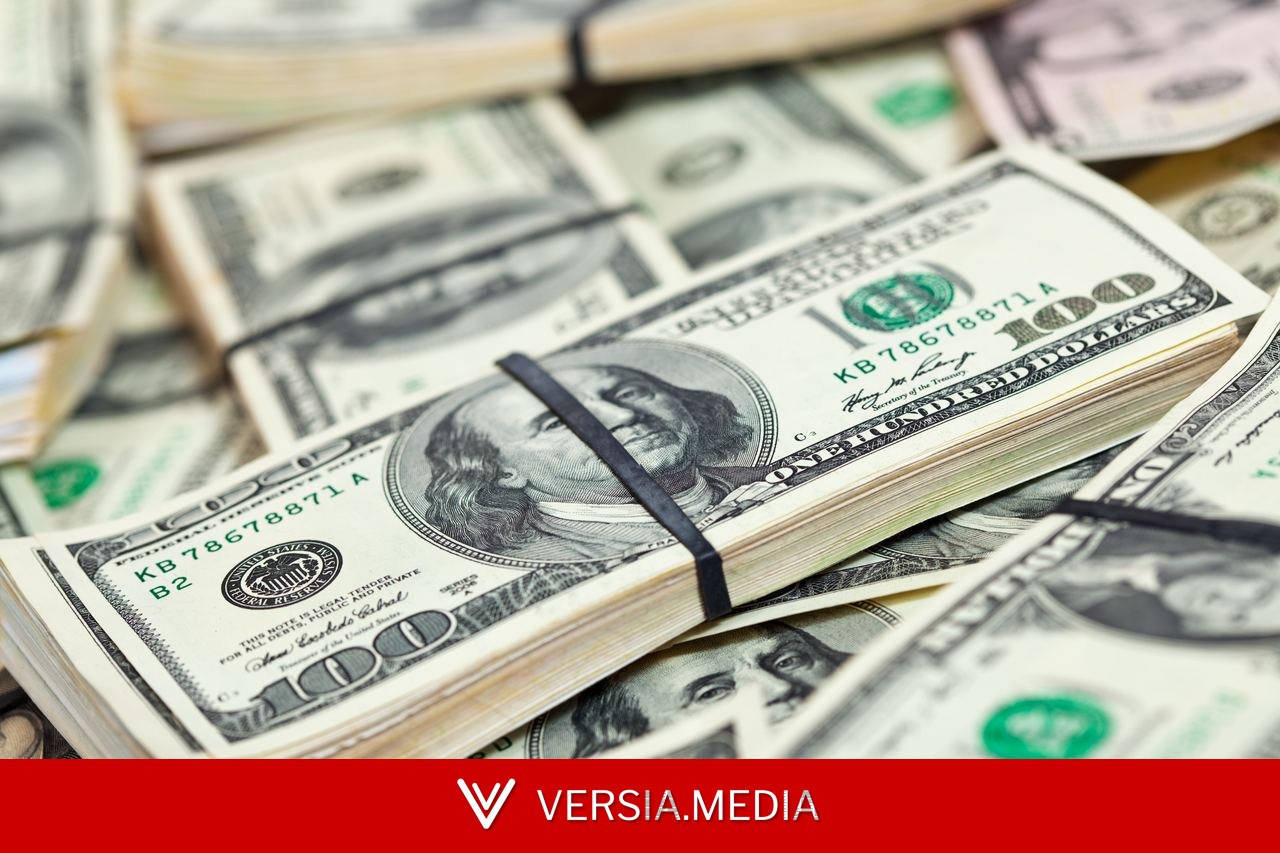 Dólar opera em queda, com inflação do Brasil e dos EUA no radar; Ibovespa avança