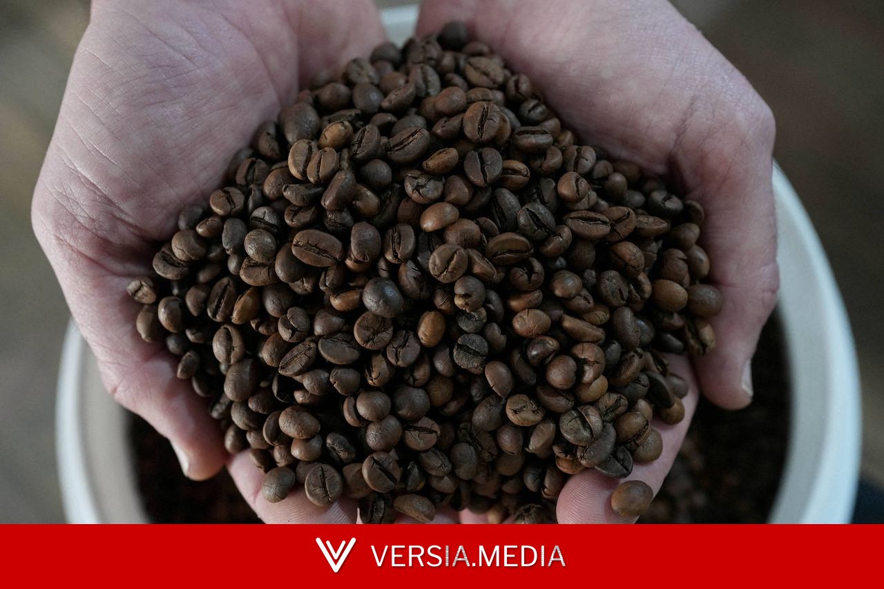 Compradores aguardam café do Brasil e produtores seguram venda